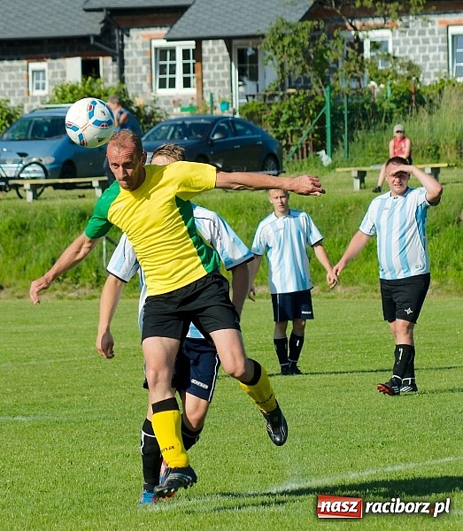 Zdjęcie w galerii na portalu naszraciborz.pl: B klasa: Brzezie rozstrzelało Samborowice wiadomości z regionu