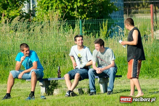 Zdjęcie w galerii na portalu naszraciborz.pl: B klasa: Brzezie rozstrzelało Samborowice wiadomości z regionu