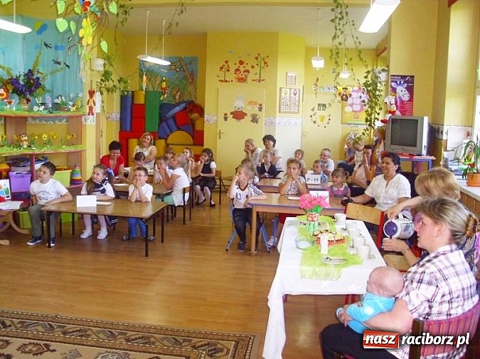 Zdjęcie w galerii na portalu naszraciborz.pl: Koziołek Matołek z wizytą w Przedszkolu nr 17 wiadomości z regionu