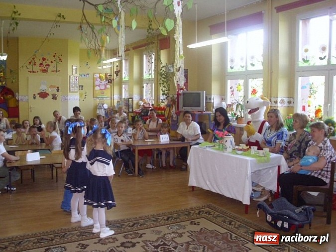 Zdjęcie w galerii na portalu naszraciborz.pl: Koziołek Matołek z wizytą w Przedszkolu nr 17 wiadomości z regionu