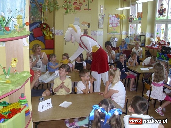 Zdjęcie w galerii na portalu naszraciborz.pl: Koziołek Matołek z wizytą w Przedszkolu nr 17 wiadomości z regionu