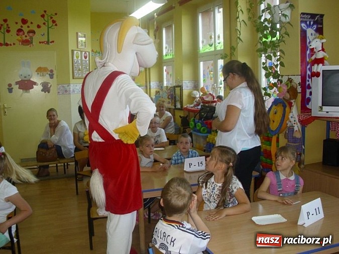 Zdjęcie w galerii na portalu naszraciborz.pl: Koziołek Matołek z wizytą w Przedszkolu nr 17 wiadomości z regionu