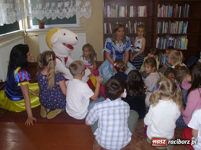 Zdjęcie w galerii na portalu naszraciborz.pl: Koziołek Matołek z wizytą w Przedszkolu nr 17 wiadomości z regionu