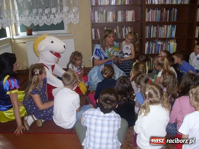 Zdjęcie w galerii na portalu naszraciborz.pl: Koziołek Matołek z wizytą w Przedszkolu nr 17 wiadomości z regionu