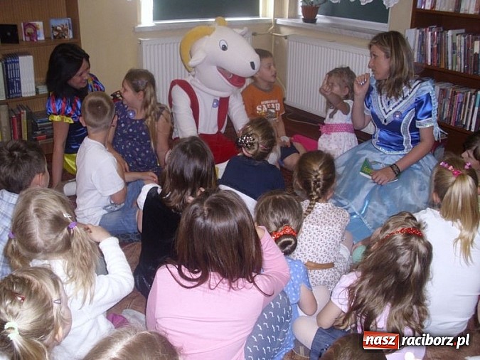 Zdjęcie w galerii na portalu naszraciborz.pl: Koziołek Matołek z wizytą w Przedszkolu nr 17 wiadomości z regionu