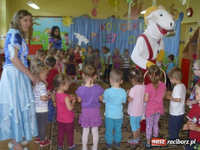 Zdjęcie w galerii na portalu naszraciborz.pl: Koziołek Matołek z wizytą w Przedszkolu nr 17 wiadomości z regionu