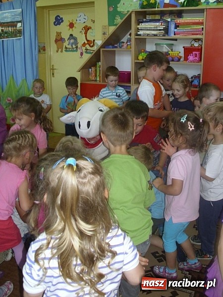 Zdjęcie w galerii na portalu naszraciborz.pl: Koziołek Matołek z wizytą w Przedszkolu nr 17 wiadomości z regionu