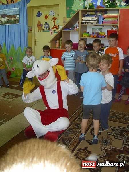 Zdjęcie w galerii na portalu naszraciborz.pl: Koziołek Matołek z wizytą w Przedszkolu nr 17 wiadomości z regionu