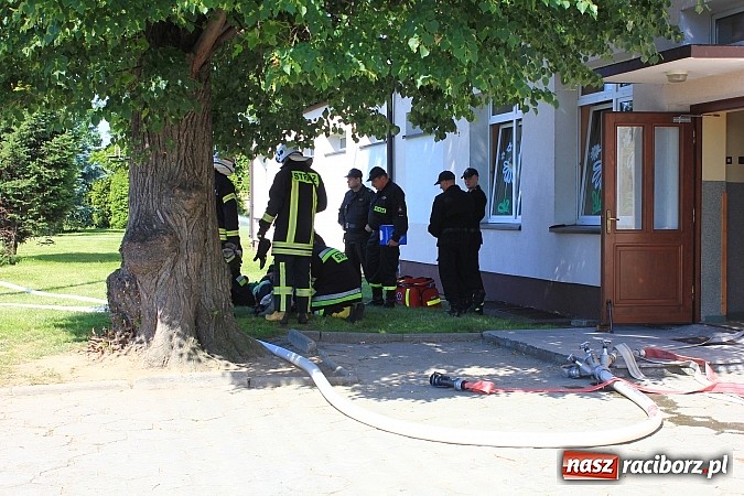 Zdjęcie w galerii na portalu naszraciborz.pl: Gminne ćwiczenia OSP: Pożar w ZSP w Borucinie, poszkodowana nauczycielka wiadomości z regionu