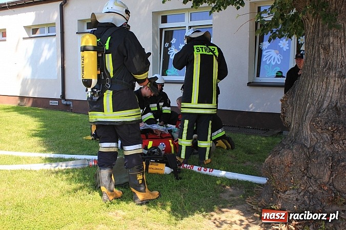 Zdjęcie w galerii na portalu naszraciborz.pl: Gminne ćwiczenia OSP: Pożar w ZSP w Borucinie, poszkodowana nauczycielka wiadomości z regionu