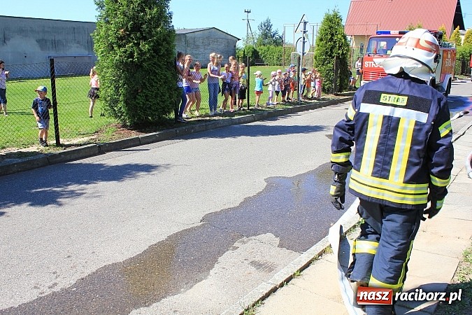 Zdjęcie w galerii na portalu naszraciborz.pl: Gminne ćwiczenia OSP: Pożar w ZSP w Borucinie, poszkodowana nauczycielka wiadomości z regionu