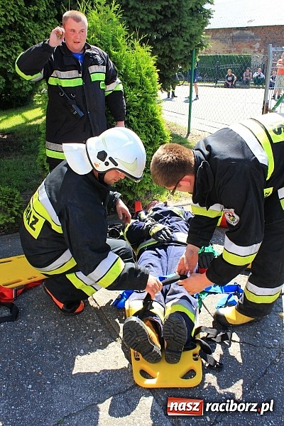 Zdjęcie w galerii na portalu naszraciborz.pl: Gminne ćwiczenia OSP: Pożar w ZSP w Borucinie, poszkodowana nauczycielka wiadomości z regionu