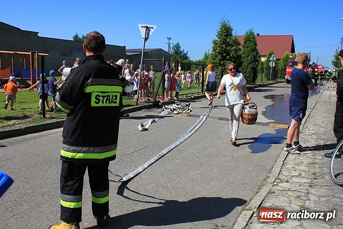 Zdjęcie w galerii na portalu naszraciborz.pl: Gminne ćwiczenia OSP: Pożar w ZSP w Borucinie, poszkodowana nauczycielka wiadomości z regionu