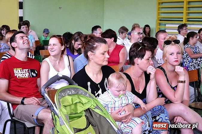 Zdjęcie w galerii na portalu naszraciborz.pl: Młodzi śpiewali, strażacy gasili i ratowali, reszta bawiła się świetnie. Dzień Dziecka w Rudach wiadomości z regionu