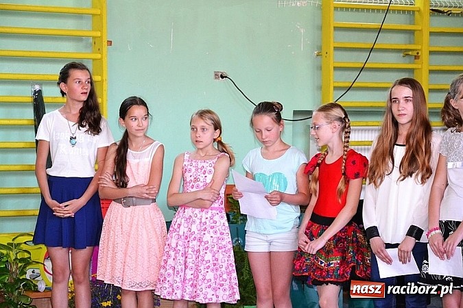 Zdjęcie w galerii na portalu naszraciborz.pl: Młodzi śpiewali, strażacy gasili i ratowali, reszta bawiła się świetnie. Dzień Dziecka w Rudach wiadomości z regionu