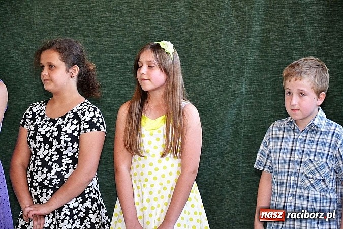 Zdjęcie w galerii na portalu naszraciborz.pl: Młodzi śpiewali, strażacy gasili i ratowali, reszta bawiła się świetnie. Dzień Dziecka w Rudach wiadomości z regionu