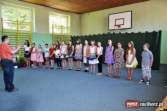 Zdjęcie w galerii na portalu naszraciborz.pl: Młodzi śpiewali, strażacy gasili i ratowali, reszta bawiła się świetnie. Dzień Dziecka w Rudach wiadomości z regionu