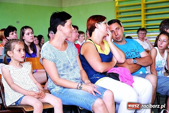 Zdjęcie w galerii na portalu naszraciborz.pl: Młodzi śpiewali, strażacy gasili i ratowali, reszta bawiła się świetnie. Dzień Dziecka w Rudach wiadomości z regionu