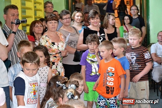 Zdjęcie w galerii na portalu naszraciborz.pl: Młodzi śpiewali, strażacy gasili i ratowali, reszta bawiła się świetnie. Dzień Dziecka w Rudach wiadomości z regionu