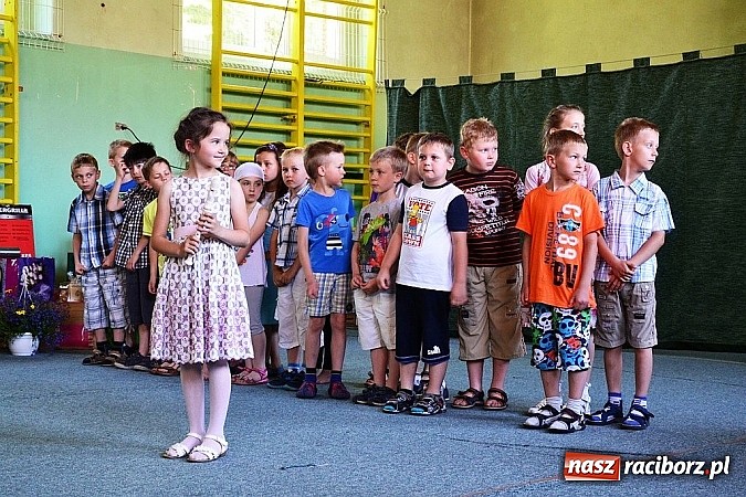 Zdjęcie w galerii na portalu naszraciborz.pl: Młodzi śpiewali, strażacy gasili i ratowali, reszta bawiła się świetnie. Dzień Dziecka w Rudach wiadomości z regionu