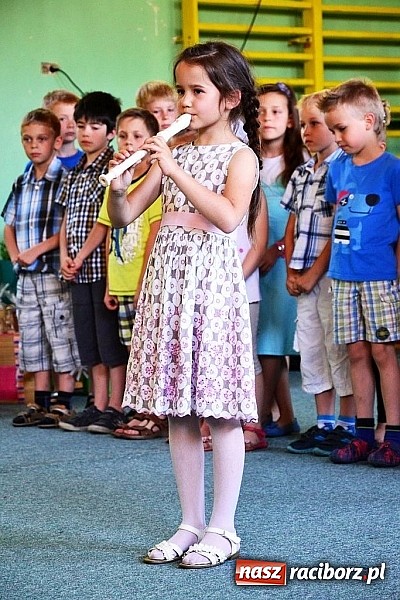 Zdjęcie w galerii na portalu naszraciborz.pl: Młodzi śpiewali, strażacy gasili i ratowali, reszta bawiła się świetnie. Dzień Dziecka w Rudach wiadomości z regionu