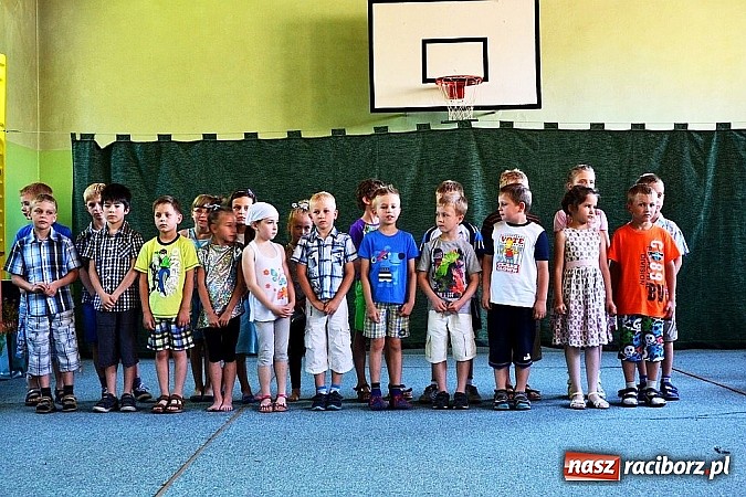 Zdjęcie w galerii na portalu naszraciborz.pl: Młodzi śpiewali, strażacy gasili i ratowali, reszta bawiła się świetnie. Dzień Dziecka w Rudach wiadomości z regionu