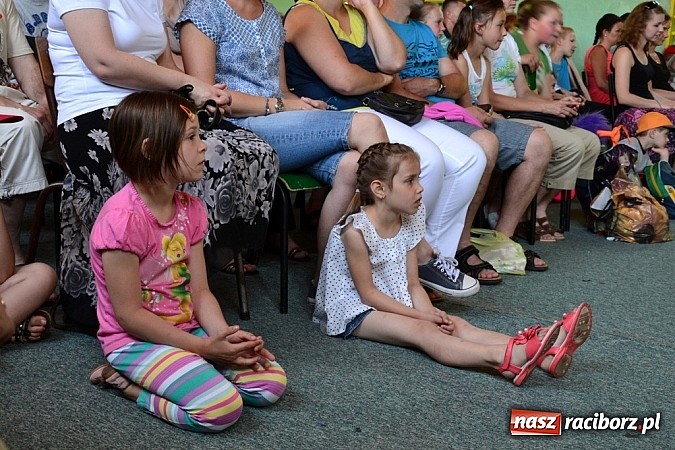 Zdjęcie w galerii na portalu naszraciborz.pl: Młodzi śpiewali, strażacy gasili i ratowali, reszta bawiła się świetnie. Dzień Dziecka w Rudach wiadomości z regionu