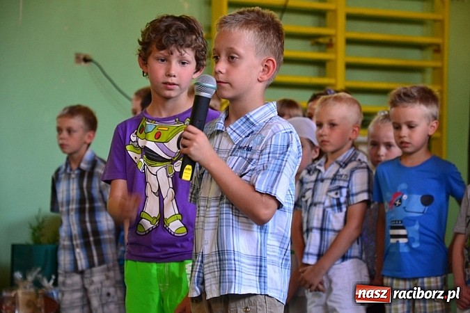 Zdjęcie w galerii na portalu naszraciborz.pl: Młodzi śpiewali, strażacy gasili i ratowali, reszta bawiła się świetnie. Dzień Dziecka w Rudach wiadomości z regionu
