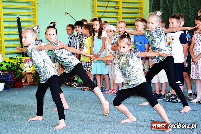 Zdjęcie w galerii na portalu naszraciborz.pl: Młodzi śpiewali, strażacy gasili i ratowali, reszta bawiła się świetnie. Dzień Dziecka w Rudach wiadomości z regionu