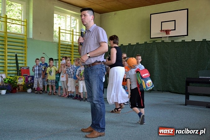 Zdjęcie w galerii na portalu naszraciborz.pl: Młodzi śpiewali, strażacy gasili i ratowali, reszta bawiła się świetnie. Dzień Dziecka w Rudach wiadomości z regionu