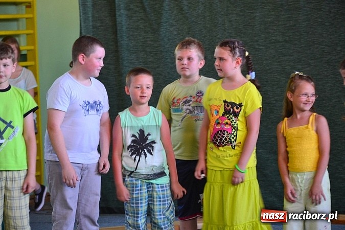 Zdjęcie w galerii na portalu naszraciborz.pl: Młodzi śpiewali, strażacy gasili i ratowali, reszta bawiła się świetnie. Dzień Dziecka w Rudach wiadomości z regionu