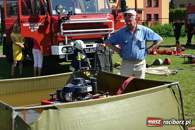 Zdjęcie w galerii na portalu naszraciborz.pl: Młodzi śpiewali, strażacy gasili i ratowali, reszta bawiła się świetnie. Dzień Dziecka w Rudach wiadomości z regionu