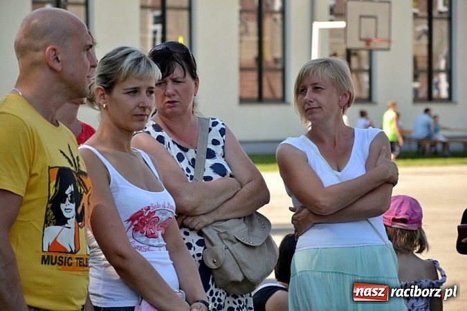 Zdjęcie w galerii na portalu naszraciborz.pl: Młodzi śpiewali, strażacy gasili i ratowali, reszta bawiła się świetnie. Dzień Dziecka w Rudach wiadomości z regionu