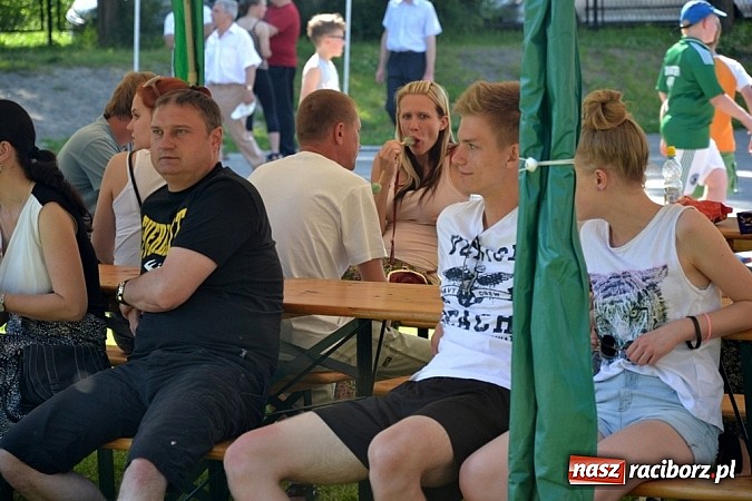 Zdjęcie w galerii na portalu naszraciborz.pl: Młodzi śpiewali, strażacy gasili i ratowali, reszta bawiła się świetnie. Dzień Dziecka w Rudach wiadomości z regionu