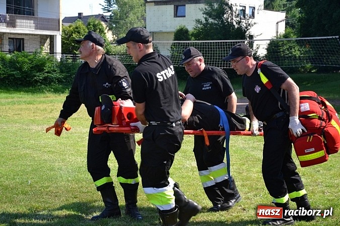 Zdjęcie w galerii na portalu naszraciborz.pl: Młodzi śpiewali, strażacy gasili i ratowali, reszta bawiła się świetnie. Dzień Dziecka w Rudach wiadomości z regionu