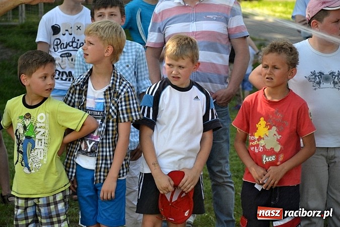 Zdjęcie w galerii na portalu naszraciborz.pl: Młodzi śpiewali, strażacy gasili i ratowali, reszta bawiła się świetnie. Dzień Dziecka w Rudach wiadomości z regionu