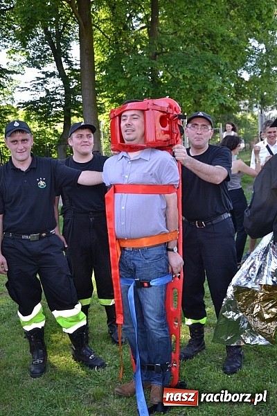Zdjęcie w galerii na portalu naszraciborz.pl: Młodzi śpiewali, strażacy gasili i ratowali, reszta bawiła się świetnie. Dzień Dziecka w Rudach wiadomości z regionu