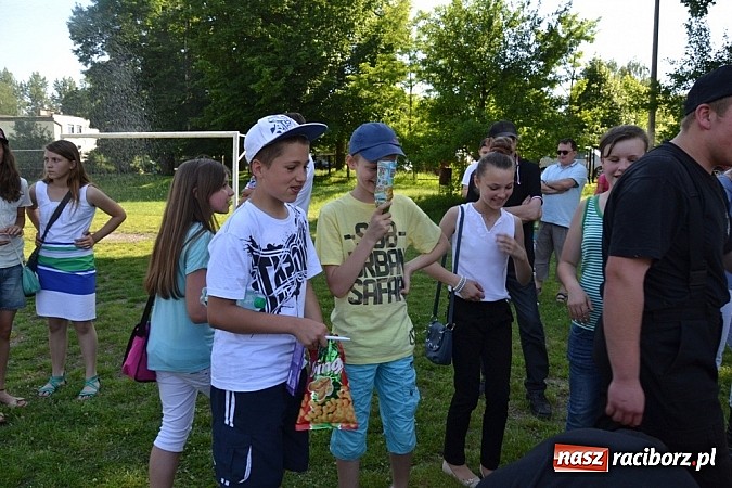 Zdjęcie w galerii na portalu naszraciborz.pl: Młodzi śpiewali, strażacy gasili i ratowali, reszta bawiła się świetnie. Dzień Dziecka w Rudach wiadomości z regionu