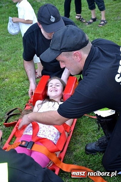 Zdjęcie w galerii na portalu naszraciborz.pl: Młodzi śpiewali, strażacy gasili i ratowali, reszta bawiła się świetnie. Dzień Dziecka w Rudach wiadomości z regionu