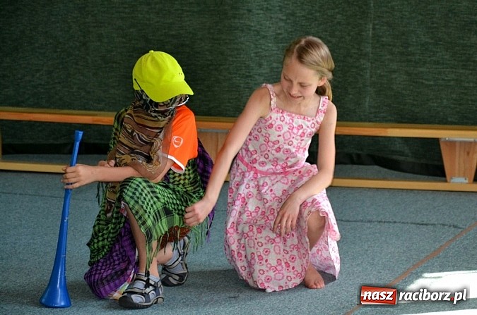 Zdjęcie w galerii na portalu naszraciborz.pl: Młodzi śpiewali, strażacy gasili i ratowali, reszta bawiła się świetnie. Dzień Dziecka w Rudach wiadomości z regionu