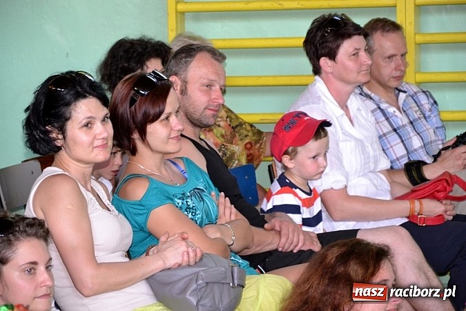 Zdjęcie w galerii na portalu naszraciborz.pl: Młodzi śpiewali, strażacy gasili i ratowali, reszta bawiła się świetnie. Dzień Dziecka w Rudach wiadomości z regionu