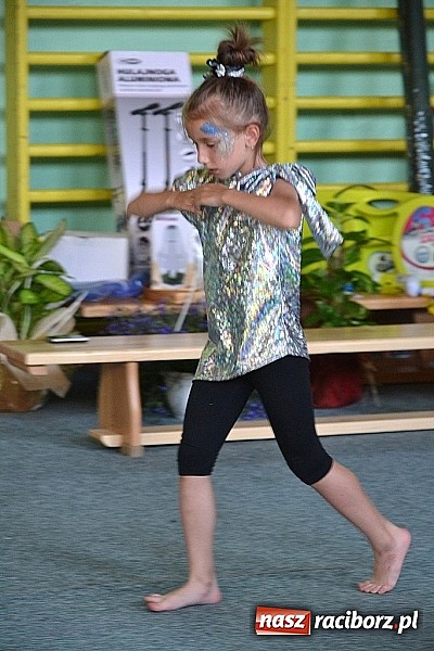 Zdjęcie w galerii na portalu naszraciborz.pl: Młodzi śpiewali, strażacy gasili i ratowali, reszta bawiła się świetnie. Dzień Dziecka w Rudach wiadomości z regionu