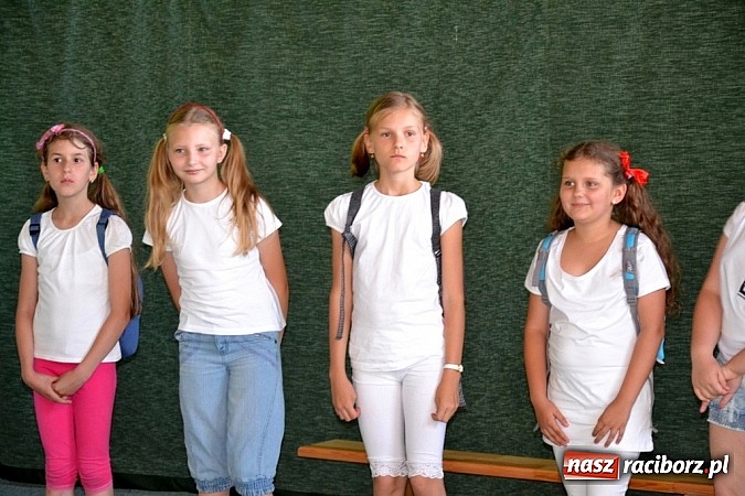 Zdjęcie w galerii na portalu naszraciborz.pl: Młodzi śpiewali, strażacy gasili i ratowali, reszta bawiła się świetnie. Dzień Dziecka w Rudach wiadomości z regionu