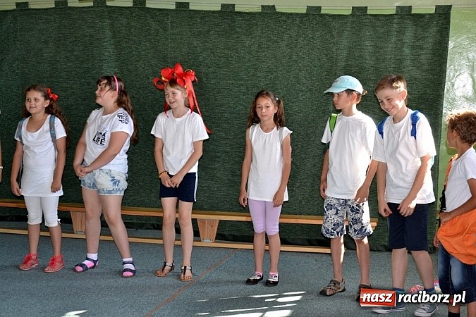 Zdjęcie w galerii na portalu naszraciborz.pl: Młodzi śpiewali, strażacy gasili i ratowali, reszta bawiła się świetnie. Dzień Dziecka w Rudach wiadomości z regionu