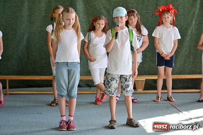 Zdjęcie w galerii na portalu naszraciborz.pl: Młodzi śpiewali, strażacy gasili i ratowali, reszta bawiła się świetnie. Dzień Dziecka w Rudach wiadomości z regionu