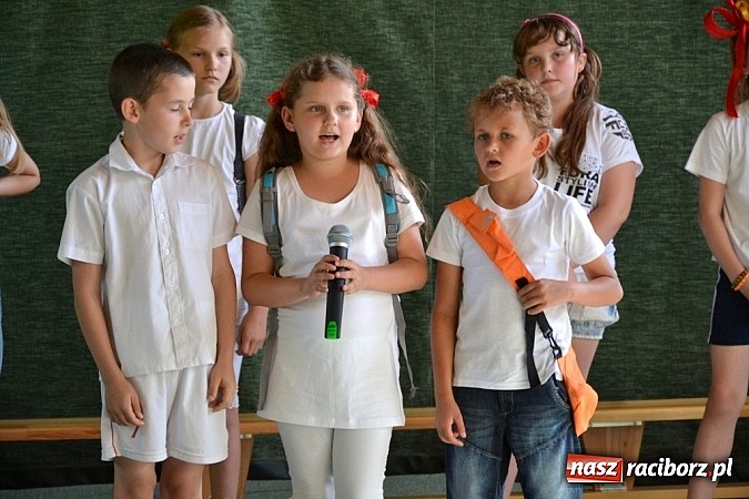 Zdjęcie w galerii na portalu naszraciborz.pl: Młodzi śpiewali, strażacy gasili i ratowali, reszta bawiła się świetnie. Dzień Dziecka w Rudach wiadomości z regionu