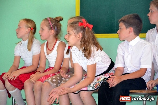 Zdjęcie w galerii na portalu naszraciborz.pl: Młodzi śpiewali, strażacy gasili i ratowali, reszta bawiła się świetnie. Dzień Dziecka w Rudach wiadomości z regionu