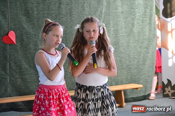 Zdjęcie w galerii na portalu naszraciborz.pl: Młodzi śpiewali, strażacy gasili i ratowali, reszta bawiła się świetnie. Dzień Dziecka w Rudach wiadomości z regionu