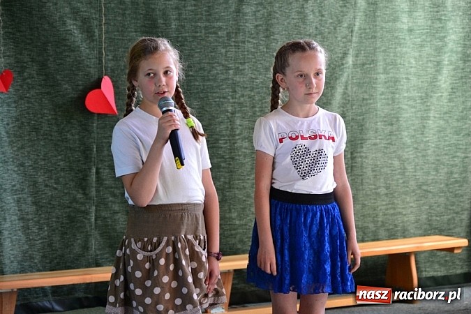 Zdjęcie w galerii na portalu naszraciborz.pl: Młodzi śpiewali, strażacy gasili i ratowali, reszta bawiła się świetnie. Dzień Dziecka w Rudach wiadomości z regionu