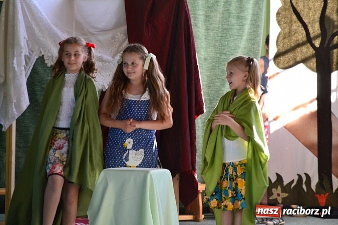 Zdjęcie w galerii na portalu naszraciborz.pl: Młodzi śpiewali, strażacy gasili i ratowali, reszta bawiła się świetnie. Dzień Dziecka w Rudach wiadomości z regionu